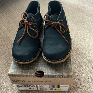 WOMEN’S BORN NAVY BLUE BOOTIES SZ 7